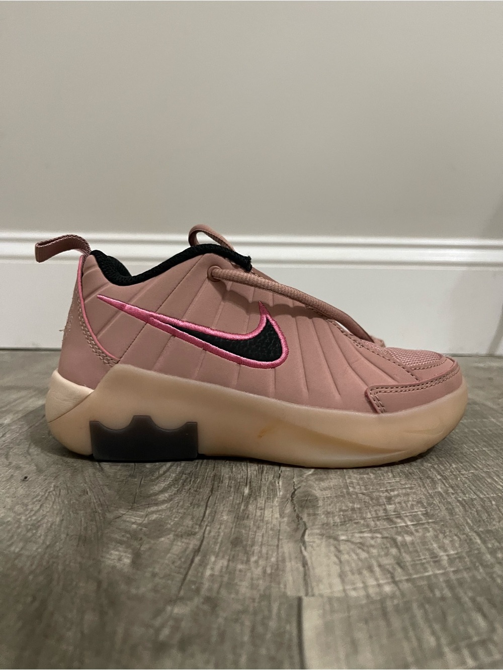 Nike Lebron Witness 9 Pink basketball sneaker